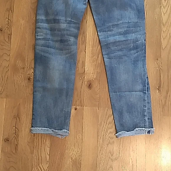 American Eagle Distressed Cropped Stretch Jeans. Size 4 - Picture 8 of 13
